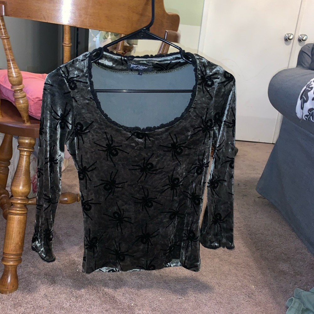 Black widow long sleeve